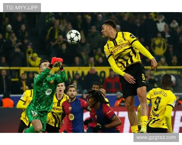 安塞尔米诺精彩头球破门助多特在第41分钟取得领先